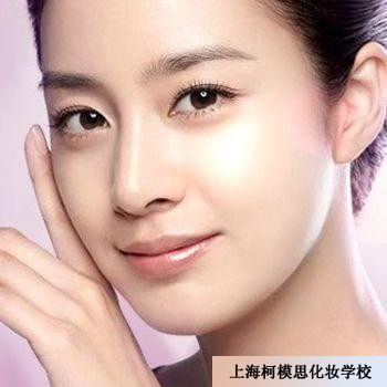 美麗達人教你3招完美底妝打造技巧，化妝培訓學校