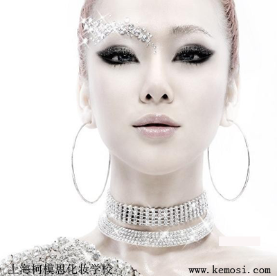 鼻影怎么畫？立體的鼻子如何打造？化妝學校