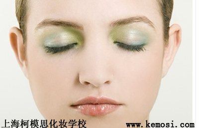性感唇線怎么畫？紋出來也可以，上海柯模思化妝學校