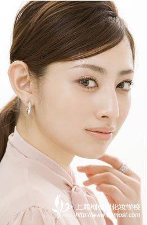 學化妝前途：提高審美