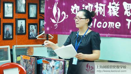 想從事化妝工作者要去專業學校學習