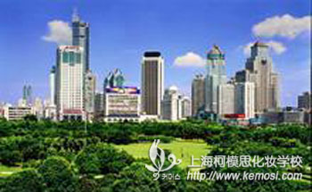 我要學化妝，深圳學化妝要多少錢呢？學化妝哪里好？