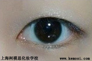 單眼皮女孩化眼妝，其實就是那么簡單，上海柯模思化妝學(xué)校