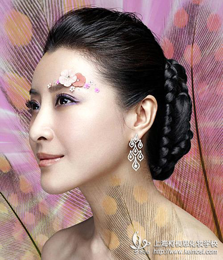 學化妝好嗎之艷麗妝容