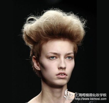 早秋發型大變身，甜美女生搖身成為時尚熟女之立式短發