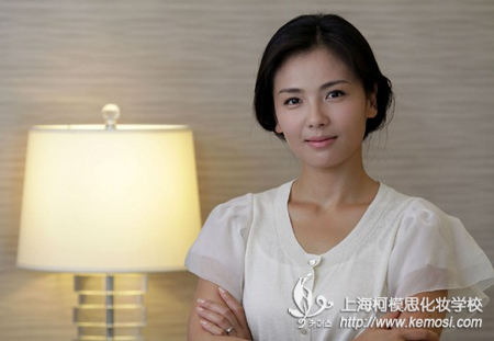 我想學化妝，能在網上學化妝嗎？之劉濤在電視劇《賢妻》中的劇照，以淡妝出境，更顯得她的優雅與自然之美