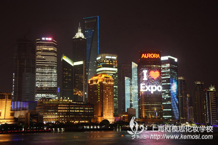 我想學化妝，學化妝課程有哪些？難不難學？之繁華時尚的上海街景