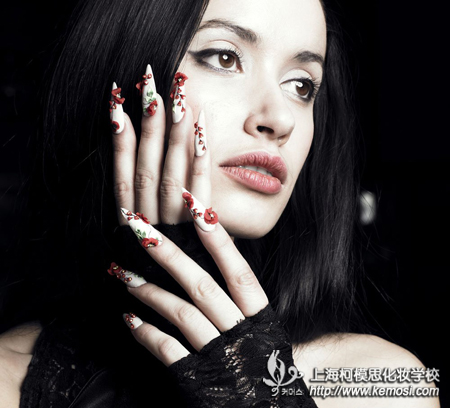 學什么技能有前途？女生學美甲化妝怎么樣？之女生學美甲有前途嗎？還是有前途的，也有很多好處，可以為自己的指甲美容呢