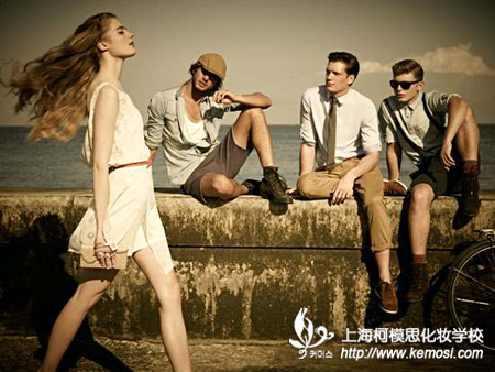化妝師一個月多少錢？一般工資待遇怎么樣？之化妝師的高薪是吸引眾多人紛紛加入化妝行業的原因之一