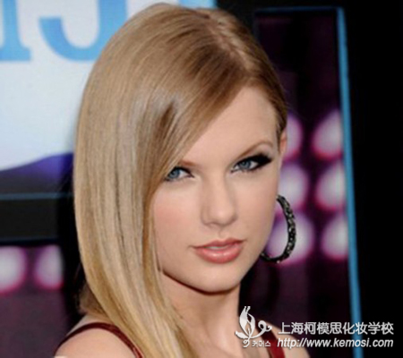 女生什么發型好看？清新無敵直發告訴你，2013冬季流行什么發型之側分直發