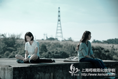 沒有學(xué)歷的女生學(xué)什么技術(shù)好？學(xué)化妝有前途嗎？之沒有學(xué)歷的女生學(xué)什么技術(shù)好？學(xué)化妝會是一個很好的選擇。
