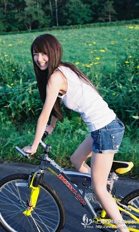 長(zhǎng)沙學(xué)化妝哪里好？長(zhǎng)沙最好的化妝學(xué)校在哪？之想去最好的化妝學(xué)校學(xué)化妝，上海才是最好的選擇