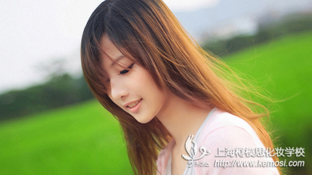 學化妝好不好？有什么好處？之學化妝的好處有很多，比如可以完美自己