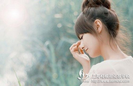 去影樓當(dāng)化妝師學(xué)徒好嗎？能學(xué)會化妝嗎？之學(xué)化妝，去學(xué)校學(xué)才是最好的選擇