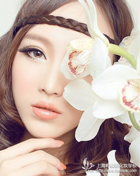 學化妝難不？怎樣學化妝？之如果真的想去學化妝，真的想成為化妝師，那么就開始你的學習之旅吧，學化妝不難的