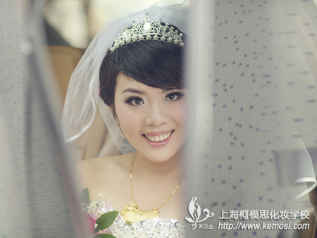 學(xué)化妝好不好？有前途嗎？之學(xué)化妝很有前途，但選擇好的學(xué)校很有必要