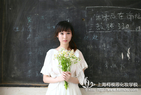 想學(xué)化妝從哪里開始？哪里學(xué)化妝好？之想學(xué)化應(yīng)該從專業(yè)的化妝學(xué)校開始