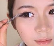 春季踏青出游，嬌嫩“妝”扮也迷人—上海化妝學(xué)校