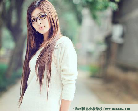 柯模思教你戴眼鏡如何化妝？