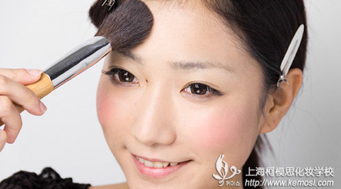 日系甜美復(fù)古妝上海柯模思化妝學(xué)校