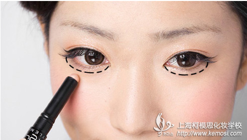 日系甜美復(fù)古妝上海柯模思化妝學(xué)校