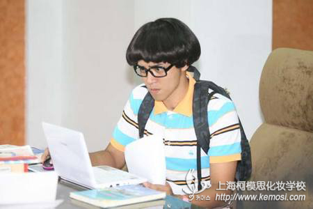 跟隨好聲音李琦一起DIY蘑菇頭之好聲音李琦，頂著蘑菇頭的李琦之電視劇《海派甜心》中羅志祥的造型，這樣可愛的蘑菇頭是如何打造的呢