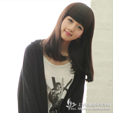 女生什么發型好看？清新無敵直發告訴你，2013冬季流行什么發型之齊劉海直發