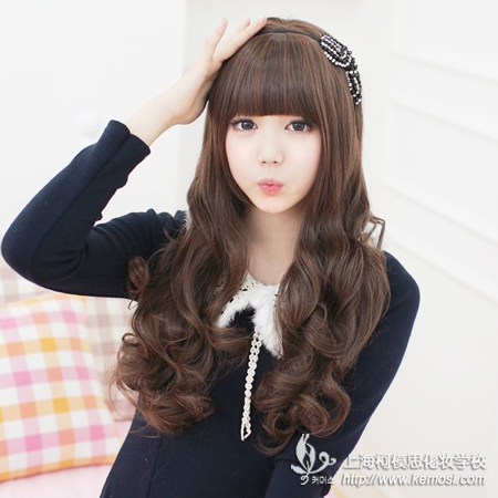 長臉女生適合什么劉海？適合什么發型？之蓬松齊劉海卷發