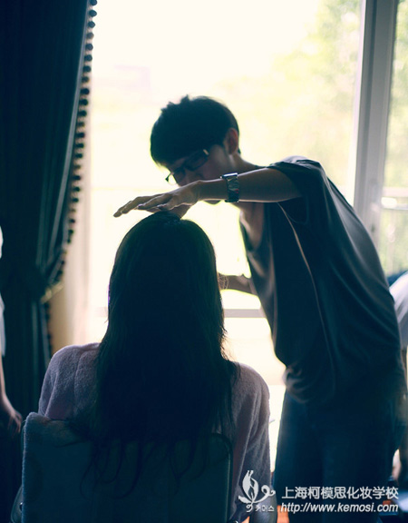 男生化妝之男學員學化妝