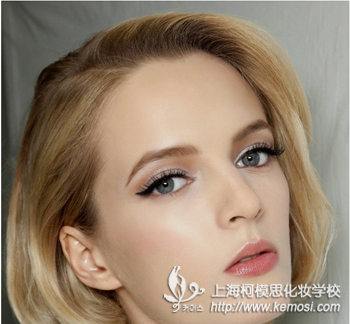 約會時如何打扮自己？柯模思教你打造最吸引異性的約會妝（女生篇）