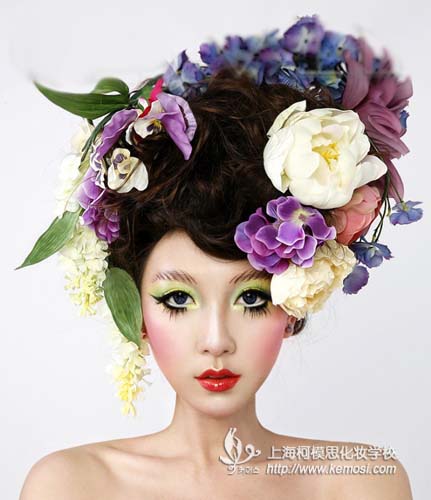 女孩學化妝前景如何？女孩如何學化妝？_上?？履Ｋ蓟瘖y學校