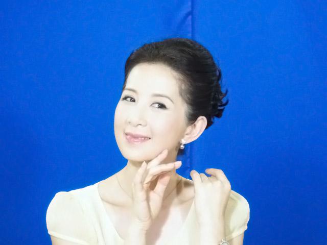 2010年8月10日,柯模思化妝學校學員負責某品牌面膜廣告拍攝化妝造型工作。