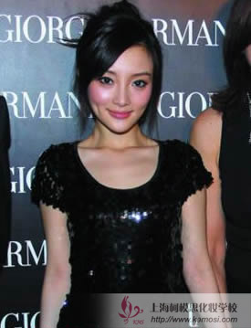 晚宴怎么化妝？跟明星學晚宴妝的化妝小技巧