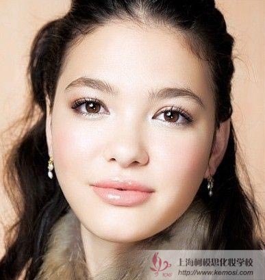 上班怎么化妝?教一款適合白領的清淡自然妝的畫法?做時尚OL麗人