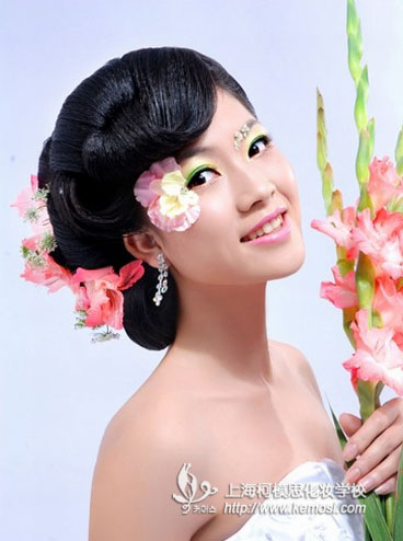 如何成為新娘跟妝師 新娘跟妝師需要具備哪些條件？_上海柯模思化妝學校