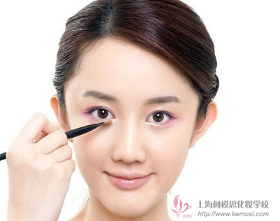 怎么化淡妝？柯模思教你新手畫韓式淡妝的步驟,簡單8步打造魅力自我