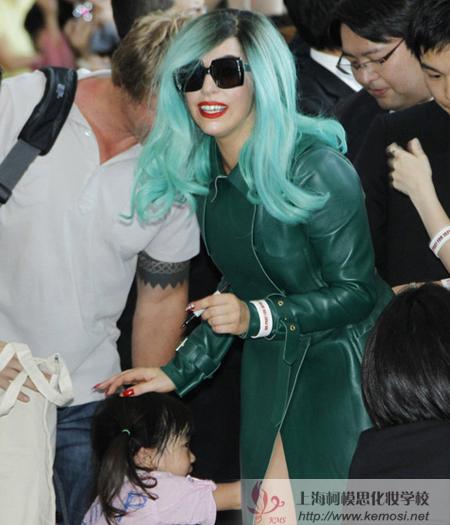Lady Gaga全身綠裝訪日