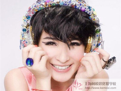 柯模思教你學(xué)單眼皮化妝技巧 PK蕭亞軒