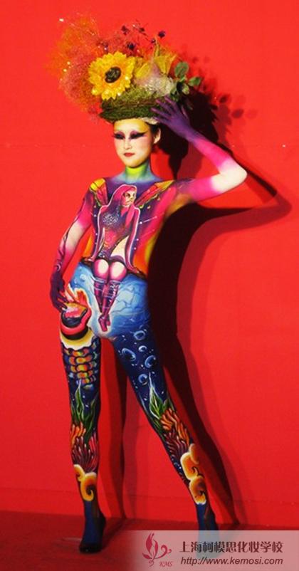 2011世界人體彩繪大賽上模特展示人體彩繪