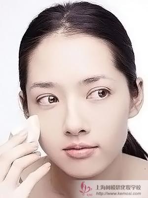 約會怎么化妝? 教你清新時尚約會韓式自然妝的畫法