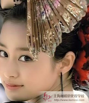 如何化妝?怎么化妝好看?柯模思教你3個化妝小技巧感受自然妝容之美