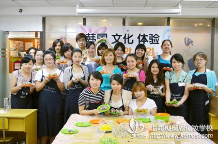 女孩子初中畢業(yè)學點什么好？學化妝好嗎？