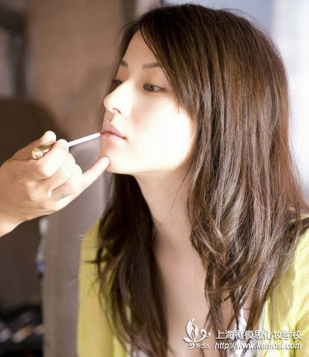 女孩子學點什么好？學化妝怎么樣,有前途嗎？