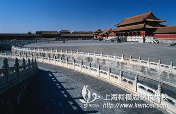 我想去北京學化妝，要多少錢？