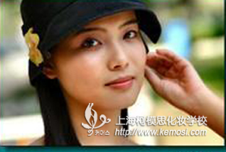初學(xué)化妝要注意哪些問(wèn)題？如何才能快速而又高效的學(xué)化妝？