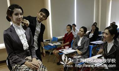 周末學(xué)化妝怎么樣？做兼職化妝師能掙錢嗎？