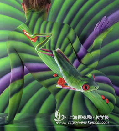 世紀末日即將到來  柯模思經典閃亮妝容陪你一起度過黑暗，迎接光明