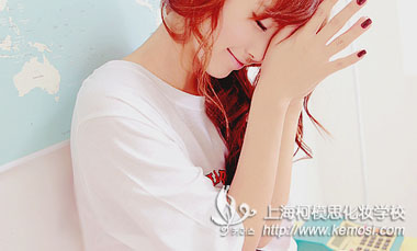 世紀末日即將到來  柯模思經典閃亮妝容陪你一起度過黑暗，迎接光明