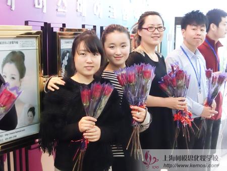 師生玫瑰互動享受浪漫情人節,柯模思有你更精彩
