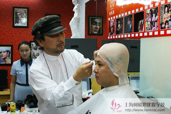 上海柯模思化妝學(xué)校姜大英教授授于老人妝特講現(xiàn)場(chǎng)